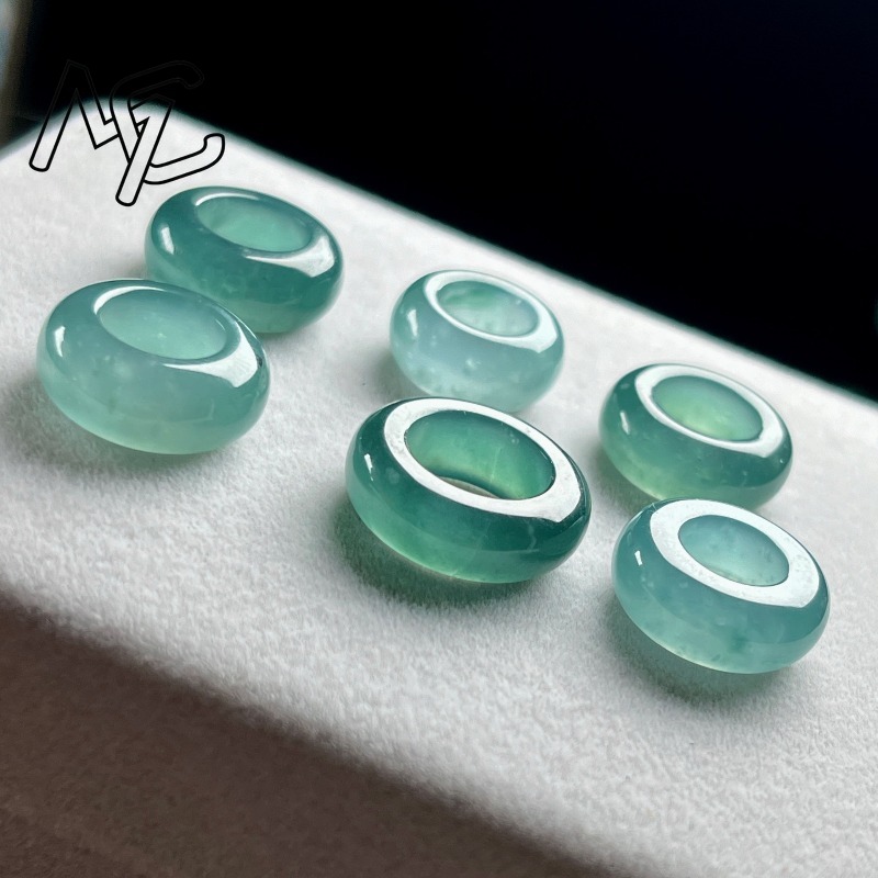 Natural Emerald Blue Water Luc - огляд і ціна Beading