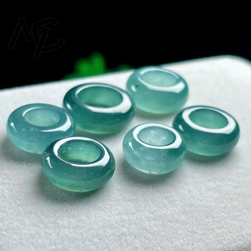 Natural Emerald Blue Water Luc - огляд і ціна Beading