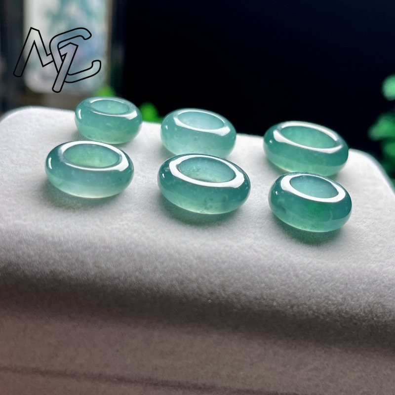 Natural Emerald Blue Water Luc - огляд і ціна Beading